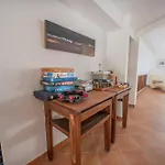 The Art House טומאר